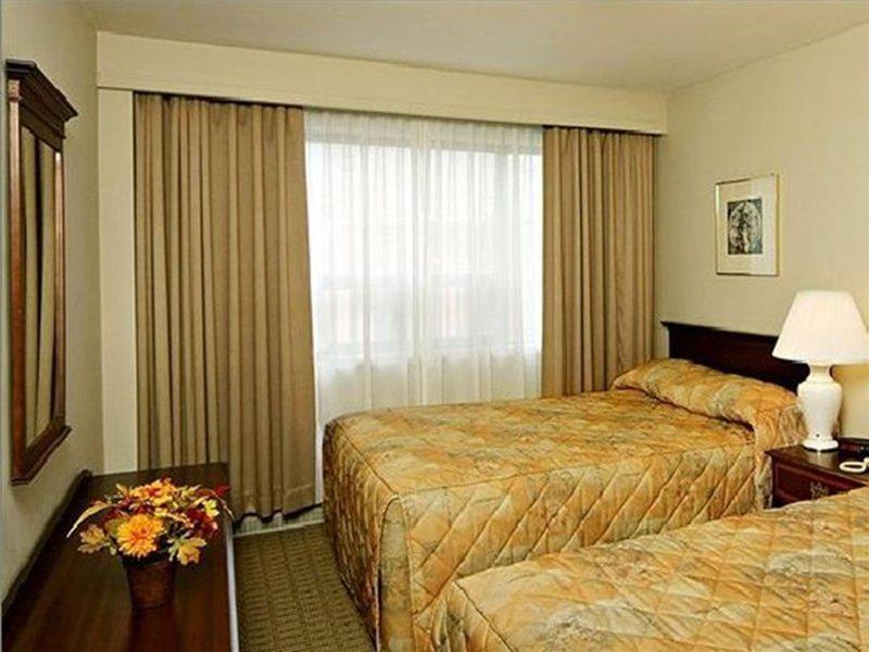 Ottawa Embassy Hotel & Suites Exteriér fotografie